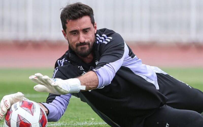 Fernando De Paul entrenando con la camiseta de Colo-Colo.
