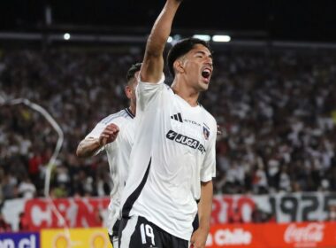 Salomón Rodríguez celebra su gol con Colo-Colo frente a Deportes Limache