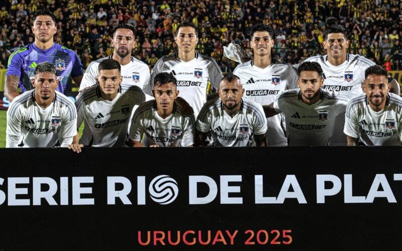 La formación de Colo-Colo frente a Peñarol en la Serie río de la Plata.