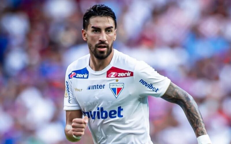 Juan Martín Lucero con la camiseta de Fortaleza.
