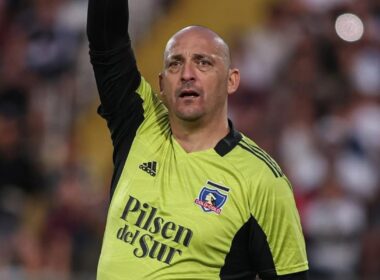 Eduardo Lobos con la camiseta de Colo-Colo durante el amistoso vs River Plate.
