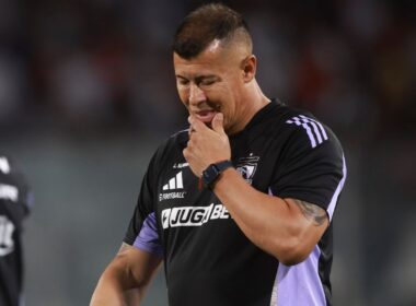 Jorge Almirón en el duelo de Colo-Colo vs Deportes Limache por Copa Chile.