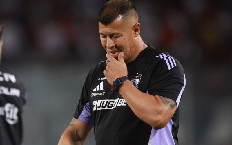 Jorge Almirón en el duelo de Colo-Colo vs Deportes Limache por Copa Chile.