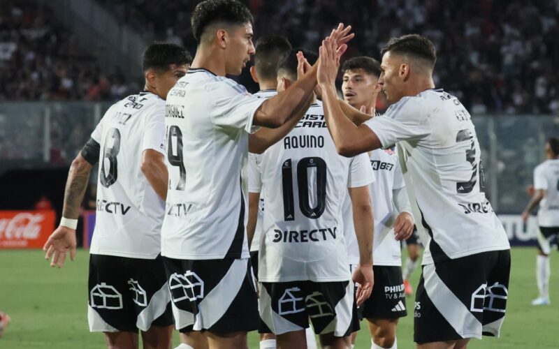 Celebración del gol de Salomón Rodríguez en el partido de Colo-Colo vs Unión San Felipe