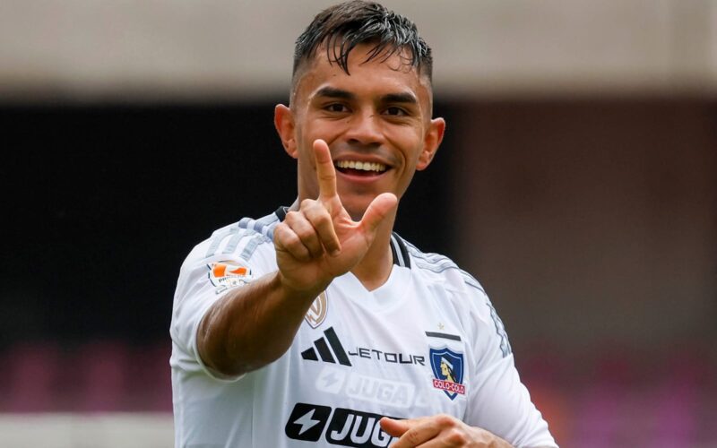 Vicente Pizarro celebrando su gol contra Deportes la Serena.