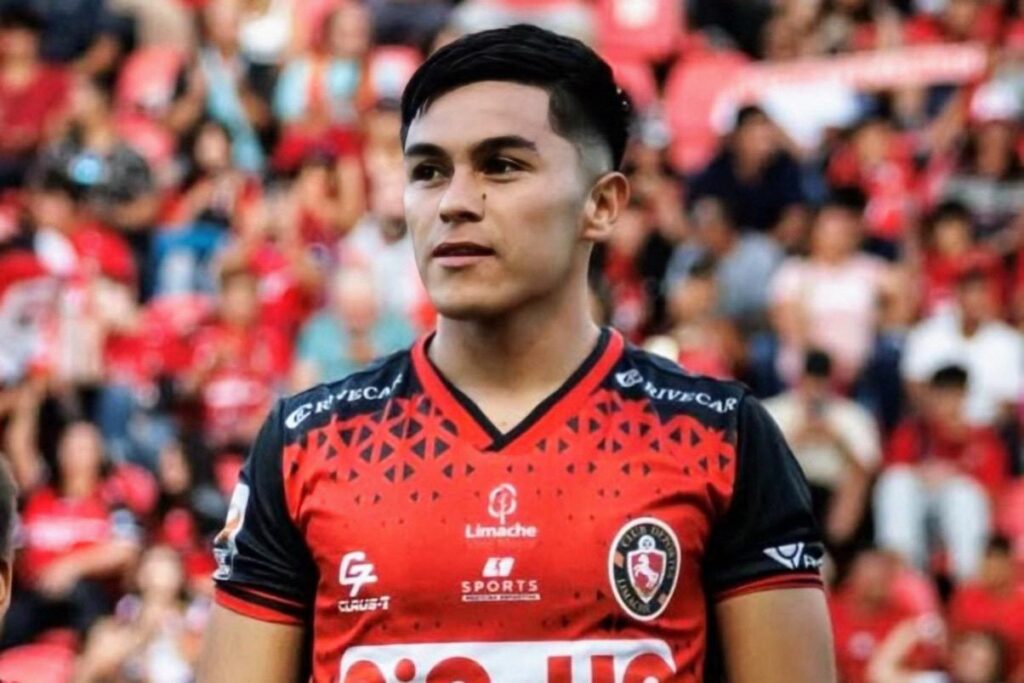 Bastián Silva con la camiseta de Deportes Limache.