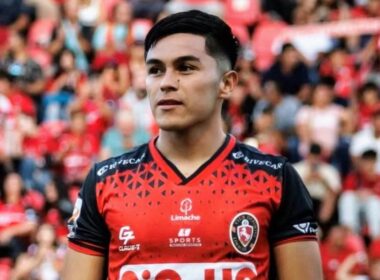 Bastián Silva con la camiseta de Deportes Limache.