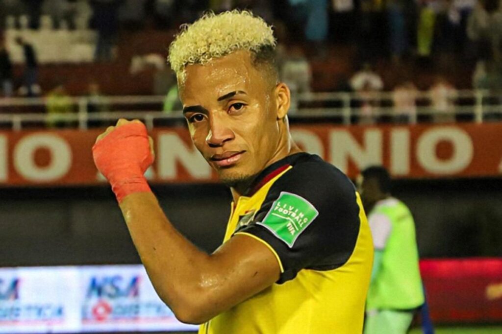 Byron Castillo con la camiseta de Ecuador.