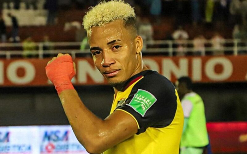 Byron Castillo con la camiseta de Ecuador.