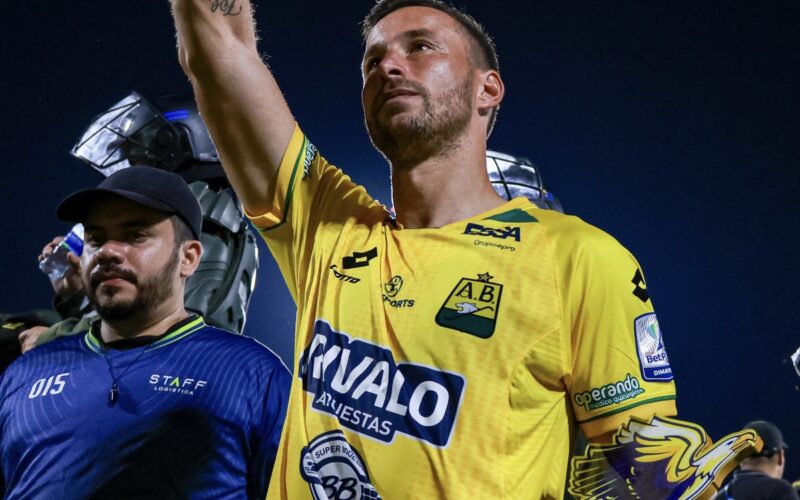 Luciano Pons con la camiseta de Atlético Bucaramanga.
