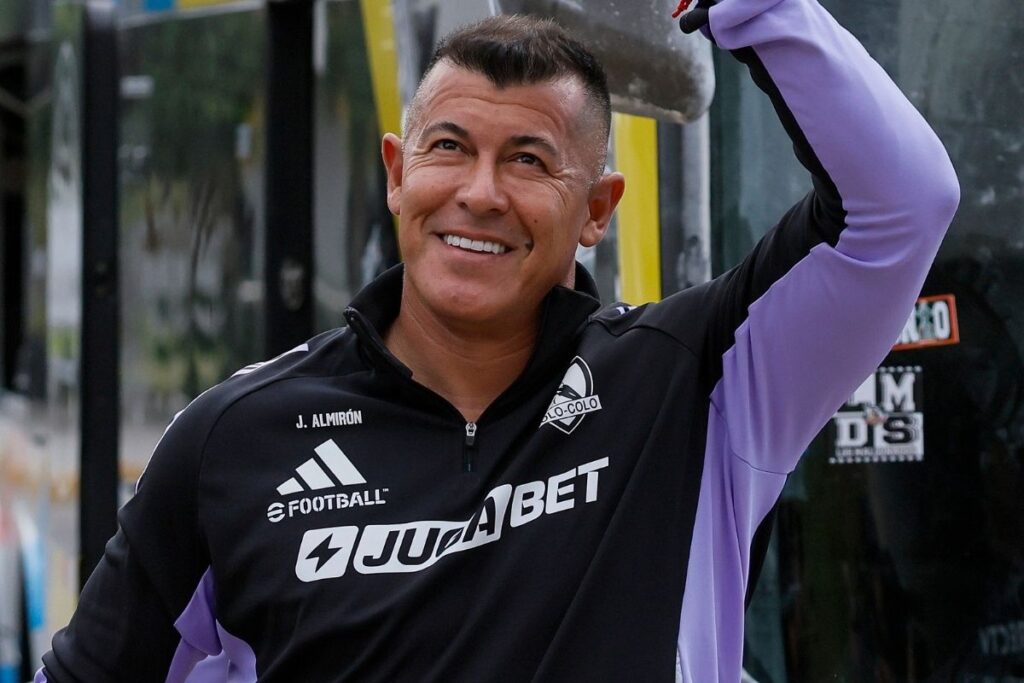 Jorge Almirón prepara el partido de Colo-Colo frente a Palestino.