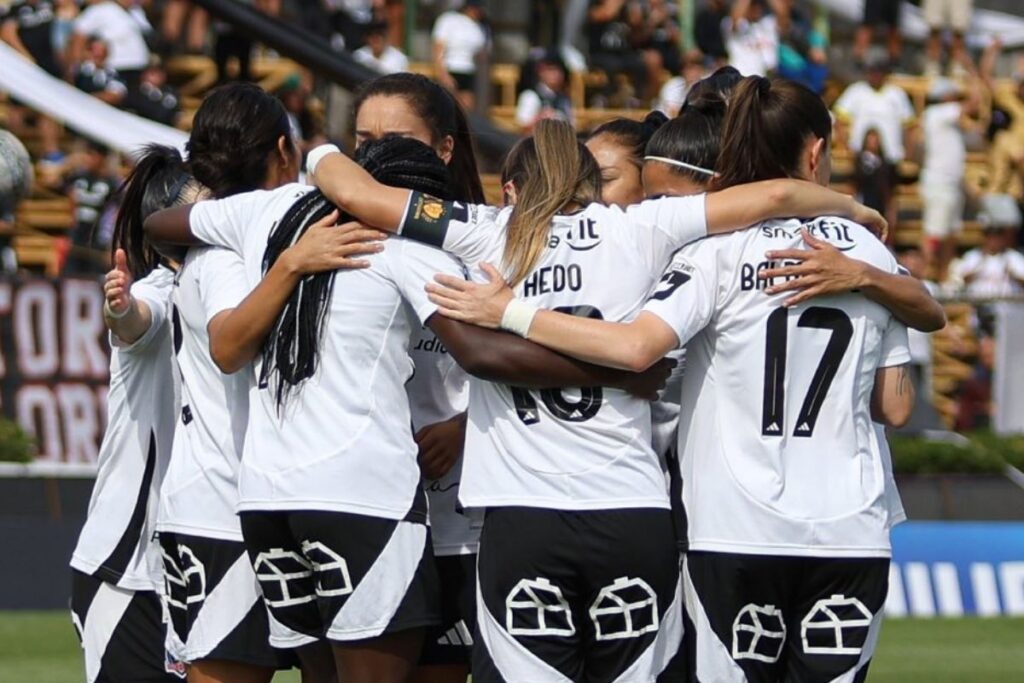 Colo-Colo frente a Universidad Católica por la Liga Femenina