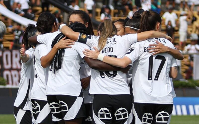 Colo-Colo frente a Universidad Católica por la Liga Femenina