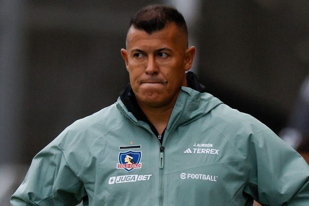 Jorge Almirón prepara la formación de Colo-Colo frente a Palestino