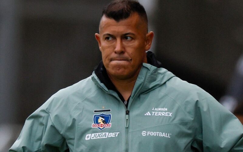 Jorge Almirón prepara la formación de Colo-Colo frente a Palestino