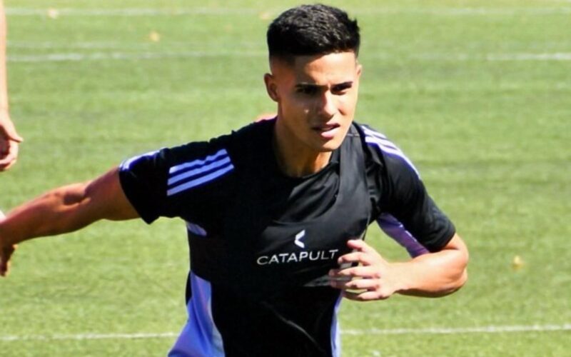 Esteban Barraza entrenando con la camiseta de Colo-Colo.