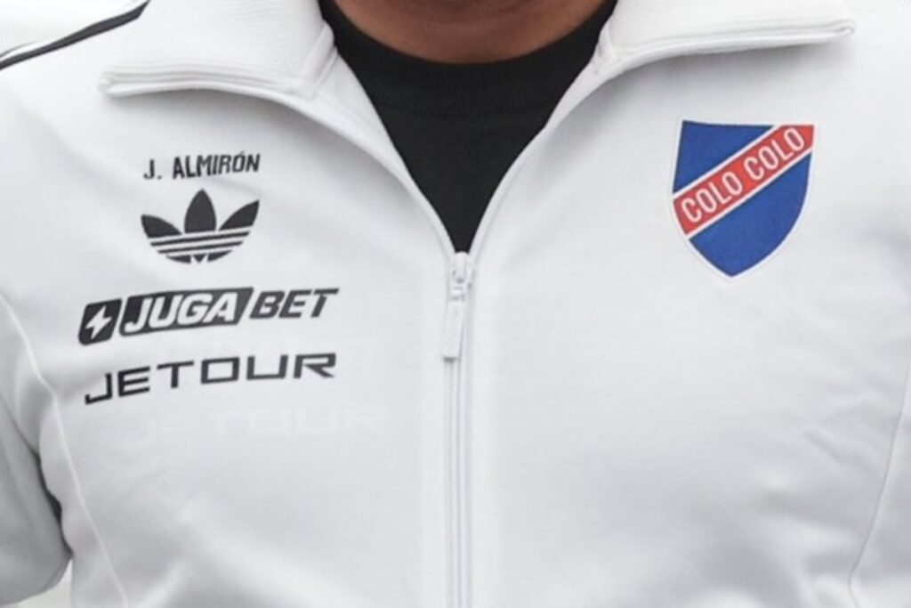 Indumentaria de Adidas para Colo-Colo en su centenario.