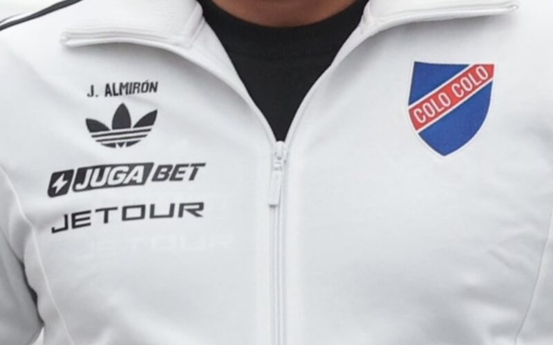 Indumentaria de Adidas para Colo-Colo en su centenario.