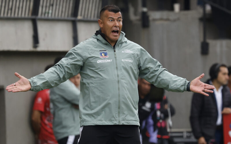 Futbol, Union San Felipe vs Colo Colo. Fecha 4, fase de grupos, Copa Chile 2026. El entrenador de Colo Colo Jorge Almiron es fotografiado durante un partido de la Copa Chile contra Union San Felipe disputado en el estadio Nicolas Chahuan de La Calera, Chile. 23/03/2025 Sebastian Cisternas/Photosport Football, Union San Felipe vs Colo Colo. 4th turn, Group phase, 2025 Copa Chile Championship. Colo Colo’s head coach Jorge Almiron is pictured during a 2025 Copa Chile Championship match against Union San Felipe at the Nicolas Chahuan stadium in La Calera, Chile. 23/03/2025 Sebastian Cisternas/Photosport