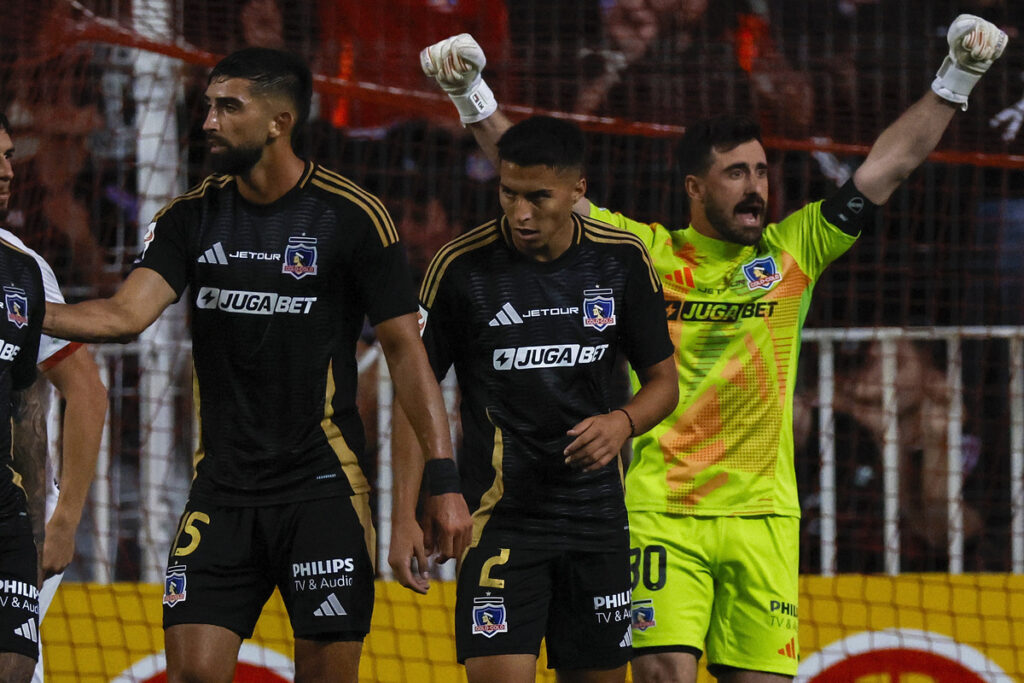 Jugadores celebrando un triunfo de Colo-Colo.