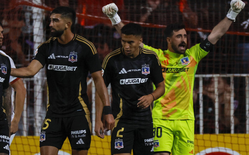 Jugadores celebrando un triunfo de Colo-Colo.