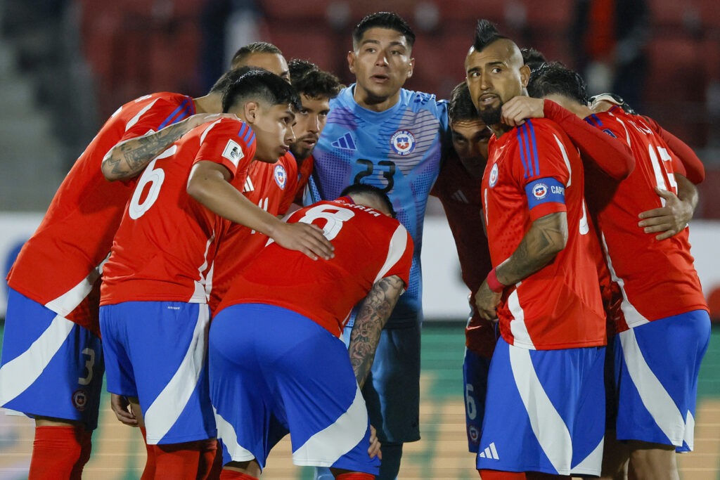 Futbol, Chile vs Ecuador. Primera rueda, clasificatorias al Mundial 2026. El equipo de la seleccion chilena es fotografiado durante el partido clasificatorio al Mundial 2026 contra Ecuador disputado en el estadio Nacional de Santiago, Chile. 25/03/2025 Andres Pina/Photosport Football, Chile vs Ecuador. Round one, 2026 World Cup Qualifiers. Chile’s team are pictured during a 2026 World Cup qualifier match against Ecuador at the National stadium in Santiago, Chile. 25/03/2025 Andres Pina/Photosport