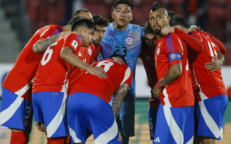 Futbol, Chile vs Ecuador. Primera rueda, clasificatorias al Mundial 2026. El equipo de la seleccion chilena es fotografiado durante el partido clasificatorio al Mundial 2026 contra Ecuador disputado en el estadio Nacional de Santiago, Chile. 25/03/2025 Andres Pina/Photosport Football, Chile vs Ecuador. Round one, 2026 World Cup Qualifiers. Chile’s team are pictured during a 2026 World Cup qualifier match against Ecuador at the National stadium in Santiago, Chile. 25/03/2025 Andres Pina/Photosport