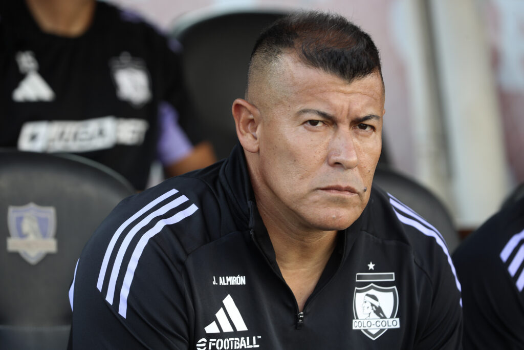 Futbol, Colo Colo vs Palestino. Fecha 6, Liga de Primera 2025. El entrenador de Colo Colo Jorge Almiron es fotografiado contra Palestino durante el partido de primera division disputado en el estadio Monumental en Santiago, Chile. 27/03/2025 Felipe Zanca/Photosport Football, Colo Colo vs Palestino. 6st turn, 2025 First division league. Colo ColoÕs head coach Jorge Almiron is pictured against Palestino during the first division match held at the Monumental stadium in Santiago, Chile. 27/03/2025 Felipe Zanca/Photosport
