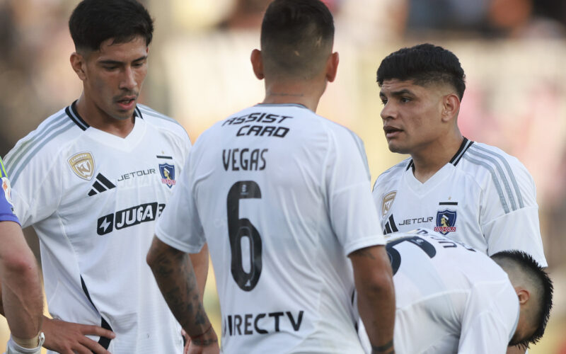 Jugadores de Colo-Colo durante el partido frente a Palestino por la Liga de Primera.