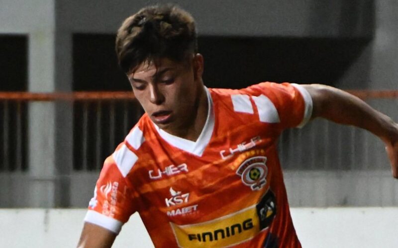 Tomás Roco con la camiseta de Cobreloa.