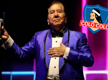 Primer plano de Tommy Rey en un show junto al escudo de Colo-Colo.