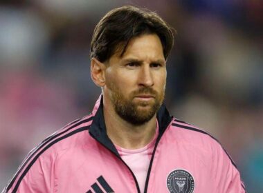 Primer plano de Lionel Messi con indumentaria del Inter Miami.