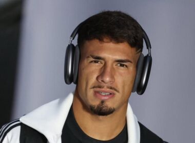 Primer plano al rostro de Alan Saldivia.