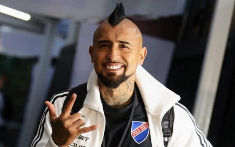 Arturo Vidal con la camiseta de Colo-Colo.