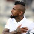 Arturo Vidal celebrando un gol con la camiseta de Colo-Colo.