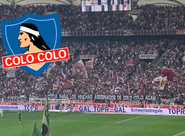 Barra del Stuttgart junto al escudo de Colo-Colo.