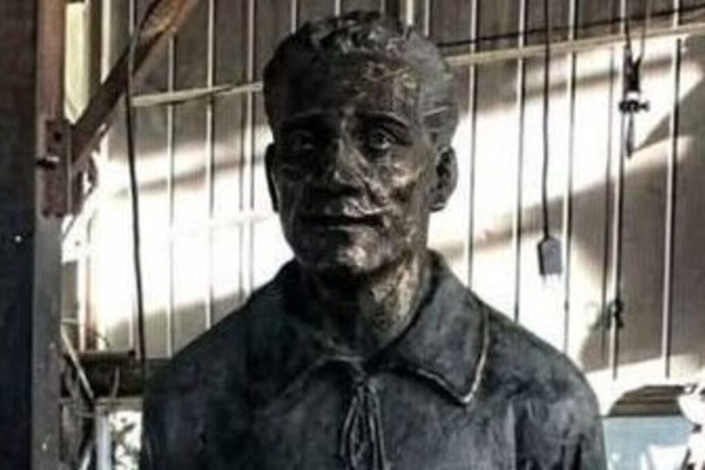 Estatua de David Arellano.