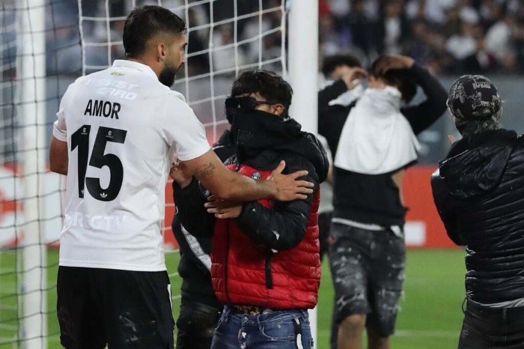 Invasión de hinchas duelo de Colo-Colo vs Fortaleza.