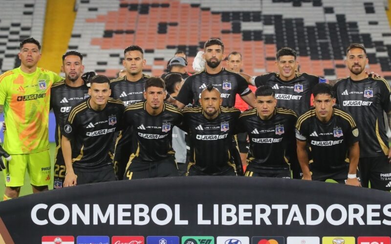 Formación de Colo-Colo frente a Racing Club en Copa Libertadores.