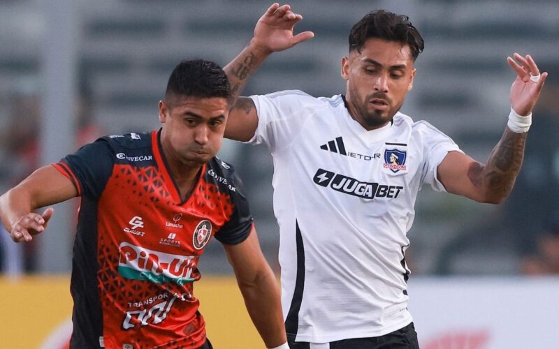 Colo-Colo en su duelo frente a Deportes Limache