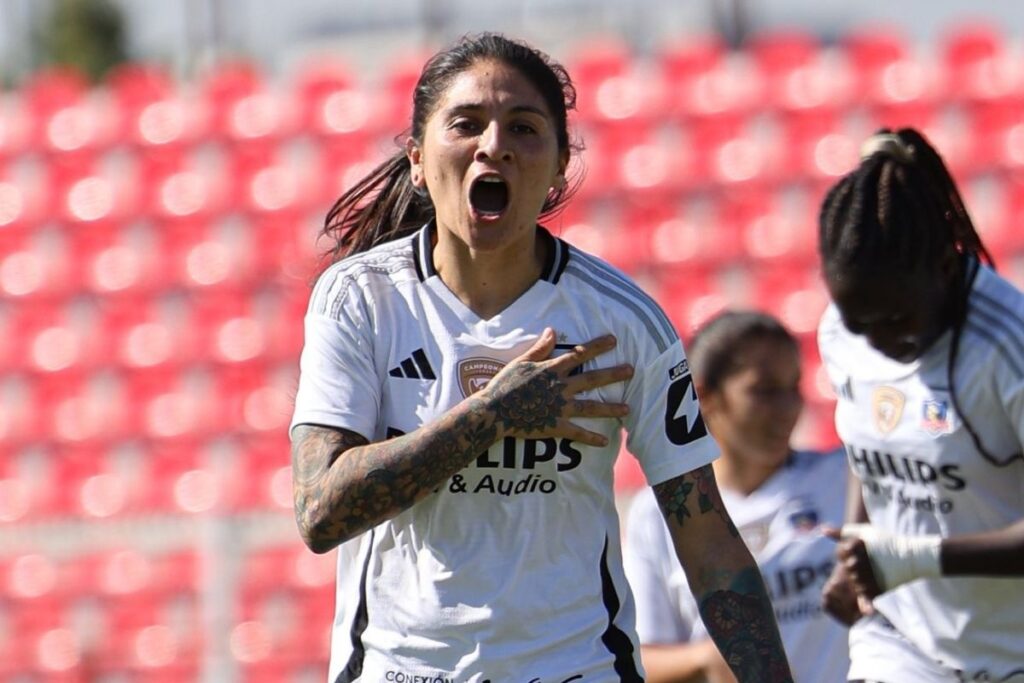 Yenny Acuña en el partido de Colo-Colo vs Palestino por la Liga de Primera.