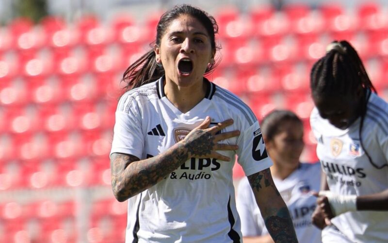 Yenny Acuña en el partido de Colo-Colo vs Palestino por la Liga de Primera.
