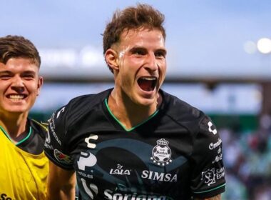 Bruno Barticciotto celebra su gol en Santos Laguna