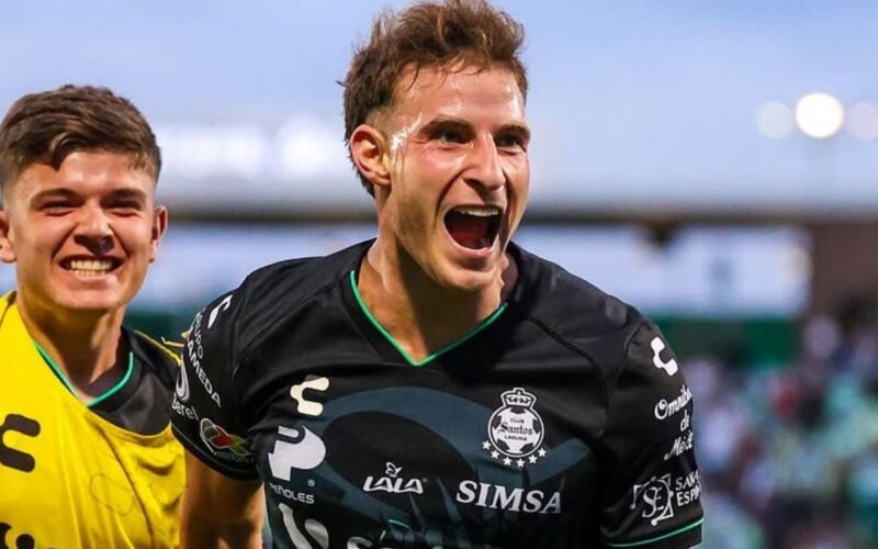 Bruno Barticciotto celebra su gol en Santos Laguna