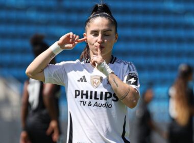Javiera Grez celebra su gol con Colo-Colo por la Liga Femenina.