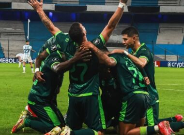 Atlético Bucaramanga vence a Racing y mueve la tabla de posiciones del Grupo E.