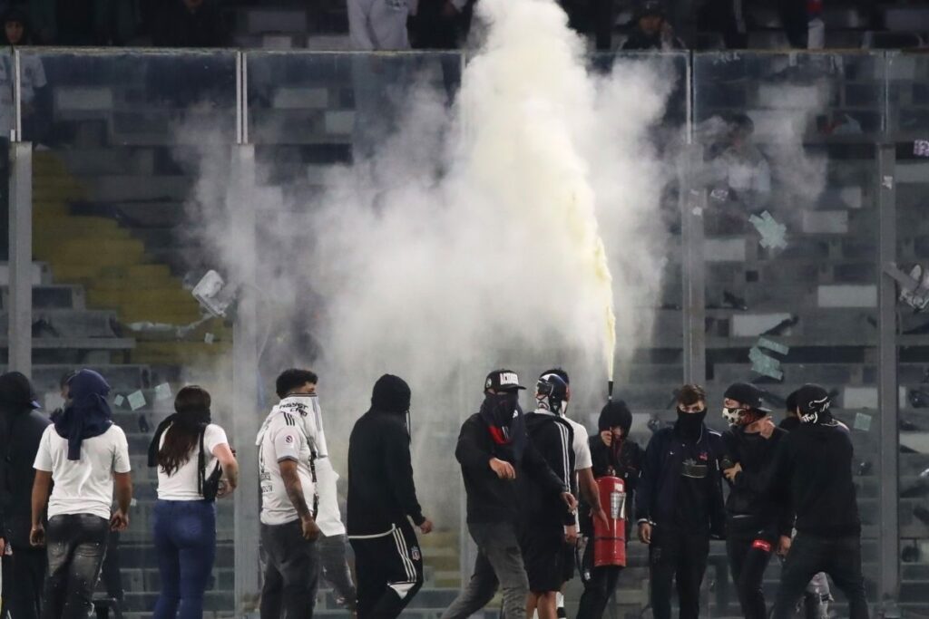 incidentes en el duelo de Colo-Colo frente a fortaleza