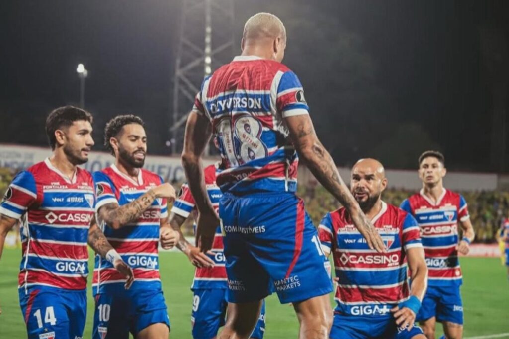 Fortaleza celebrando un gol contra Atlético Bucaramanga en Copa Libertadores.