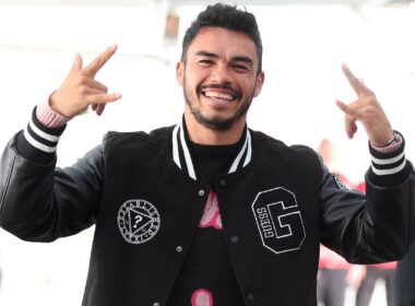 Primer plano de Gabriel Suazo sonriendo.