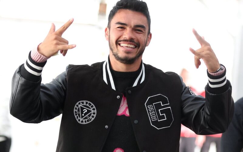 Primer plano de Gabriel Suazo sonriendo.